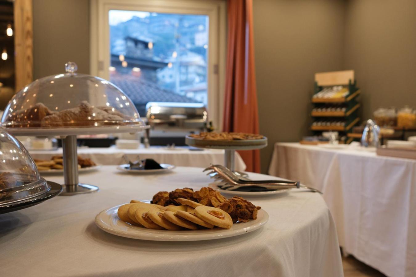 Lake Hotel La Pieve Пизоние Екстериор снимка