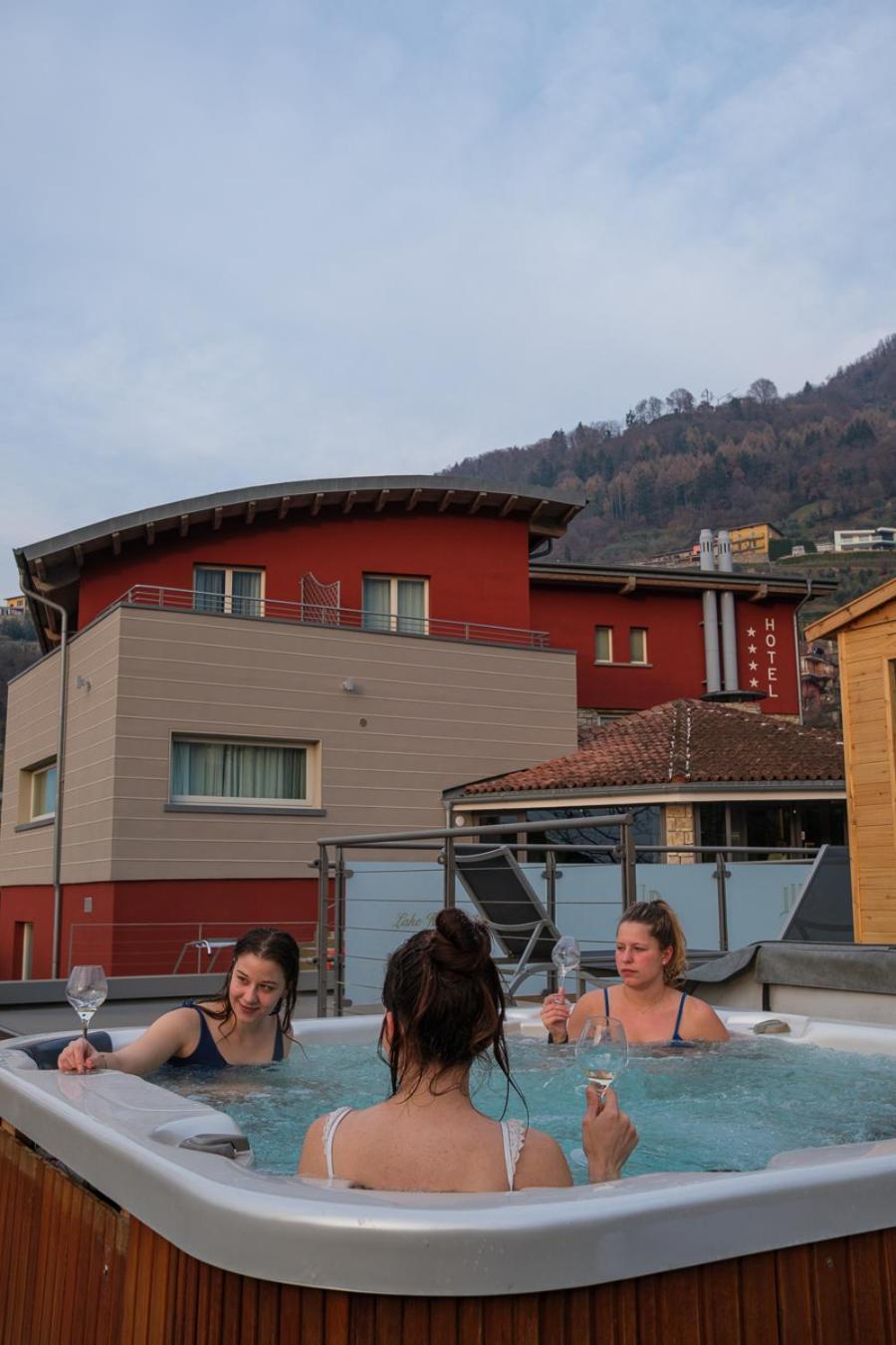 Lake Hotel La Pieve Пизоние Екстериор снимка